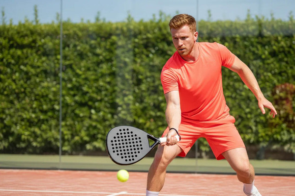 How to Keep the Ball Low with Your Padel Volley