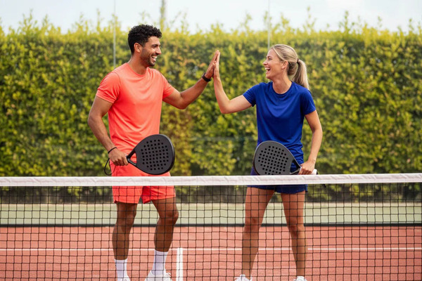 How to Meet New People Through Padel