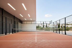 Clubes de pádel de interior frente a clubes de pádel al aire libre: diferencias en el estilo de vida