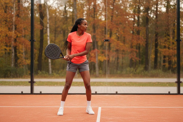 One-Handed vs Two-Handed Backhand in Padel