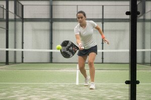 Back Wall Return in Padel: Beginner Technique Guide