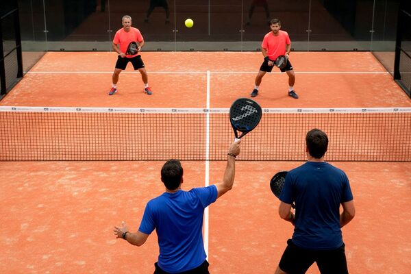 Bandeja vs Smash: Which Padel Overhead Should You Use?