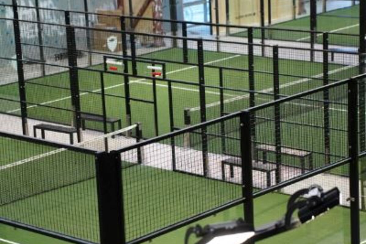 Racket Club RAW