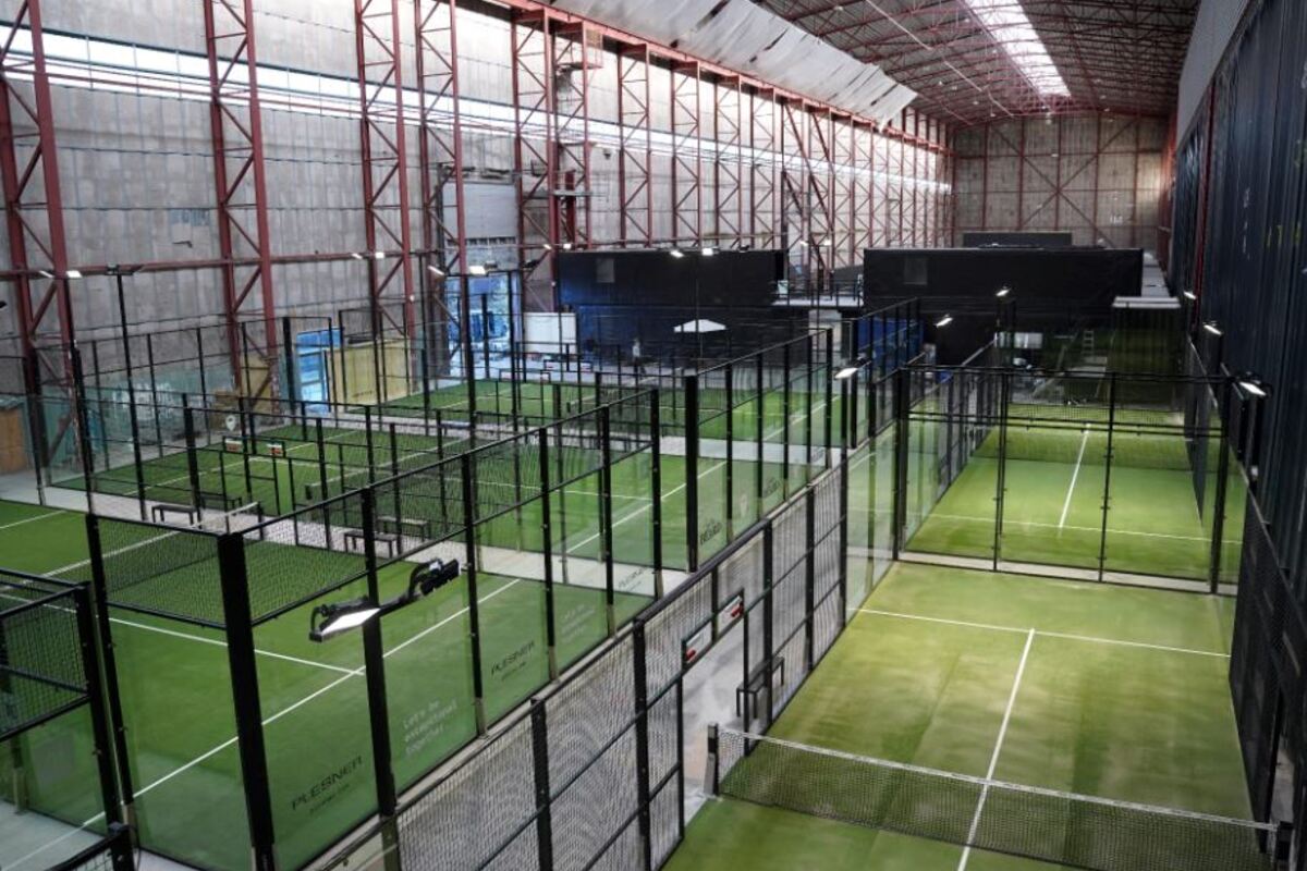 Racket Club RAW