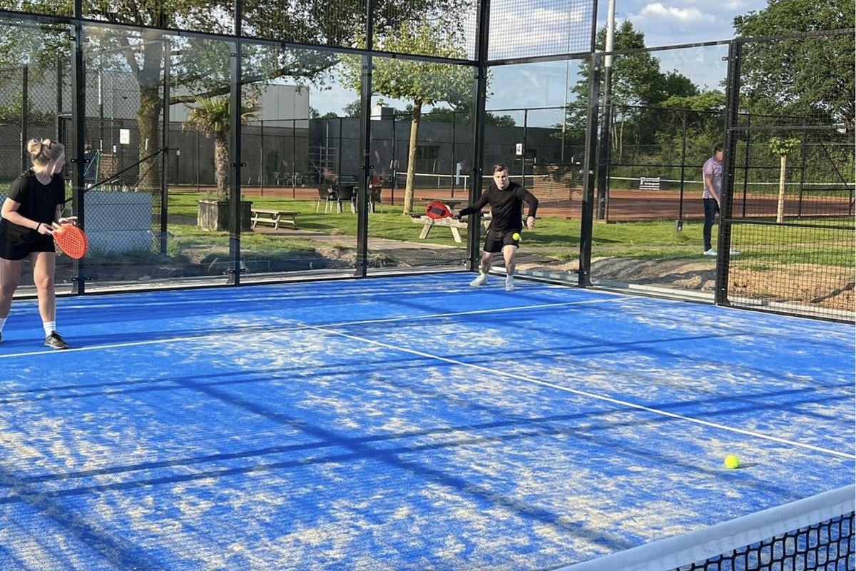 Racket & Fit Center Borne