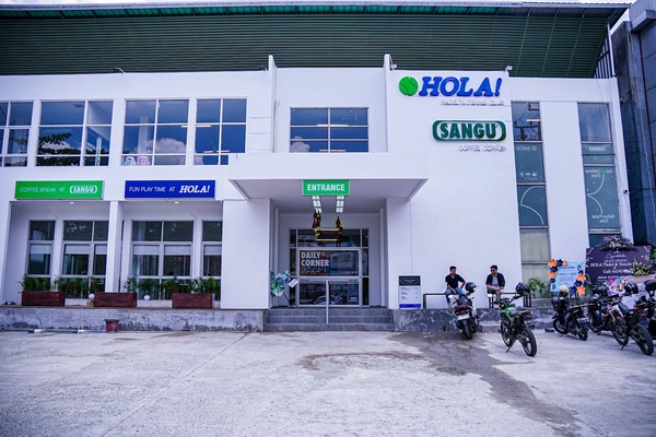 Hola Padel & Tennis Club