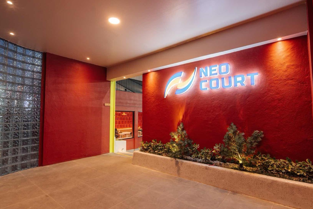 Neo Court