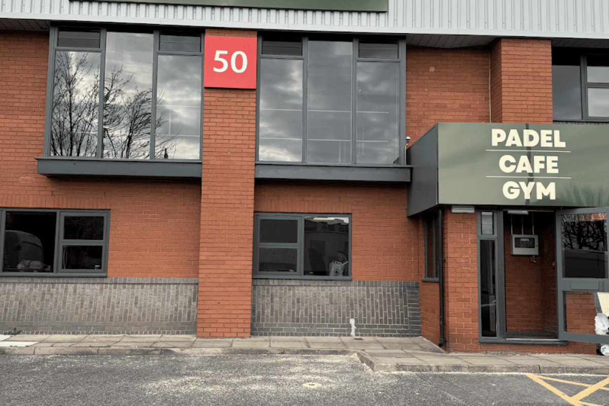 Padel and Coffee, Greenford (2)