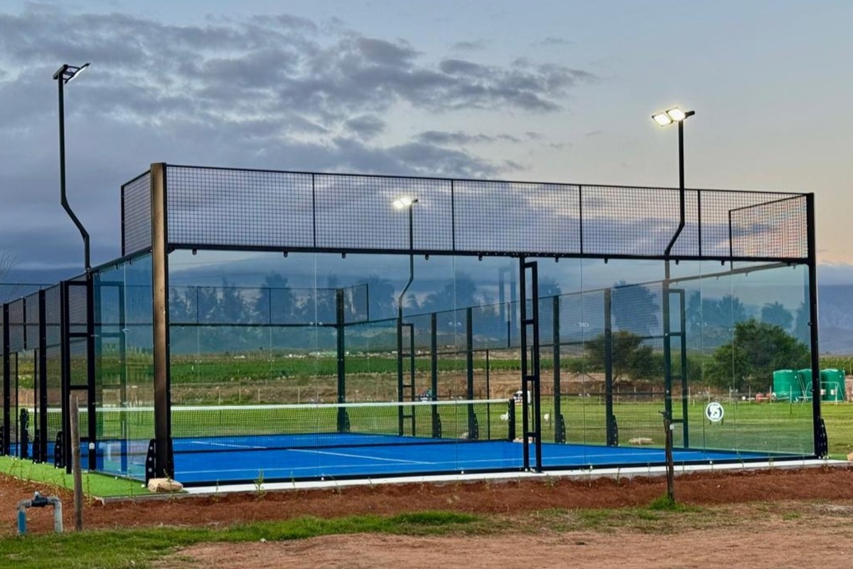 Robertson Padel, Robertson (2)