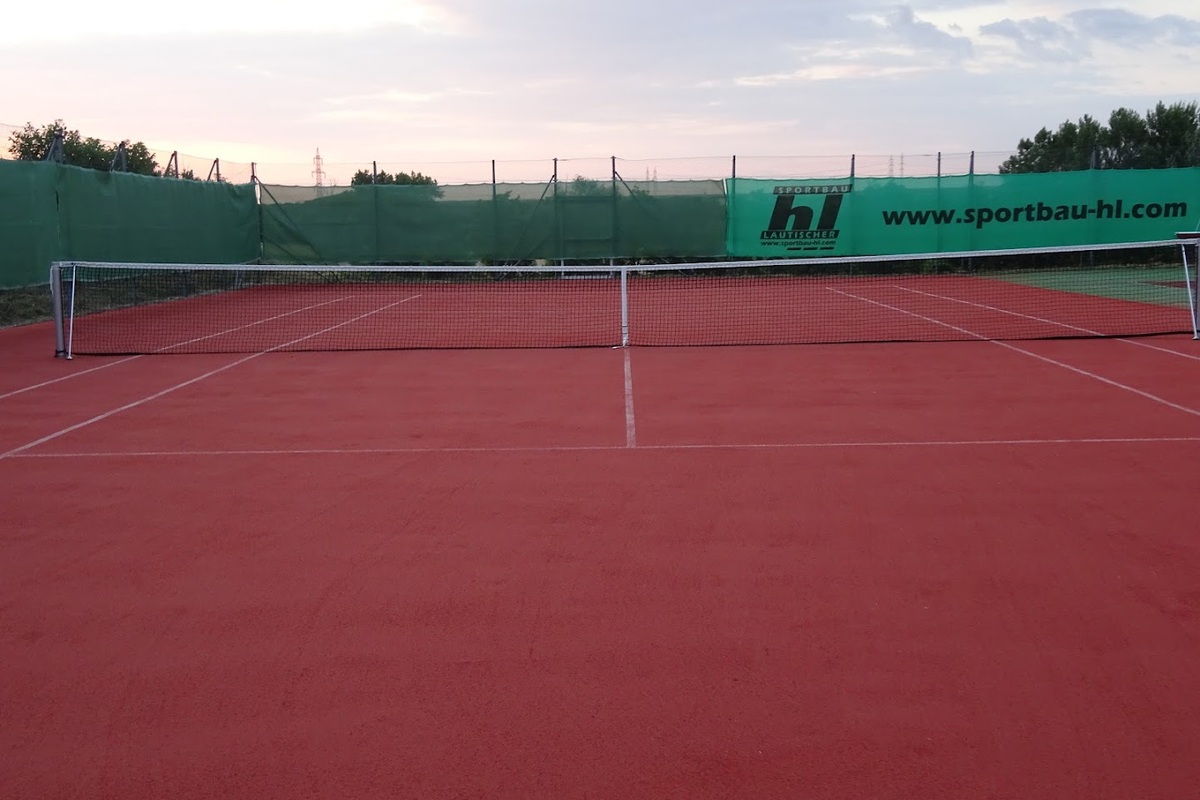 Padel und Tennis Verein Doleschal Stockerau, Stockerau (2)