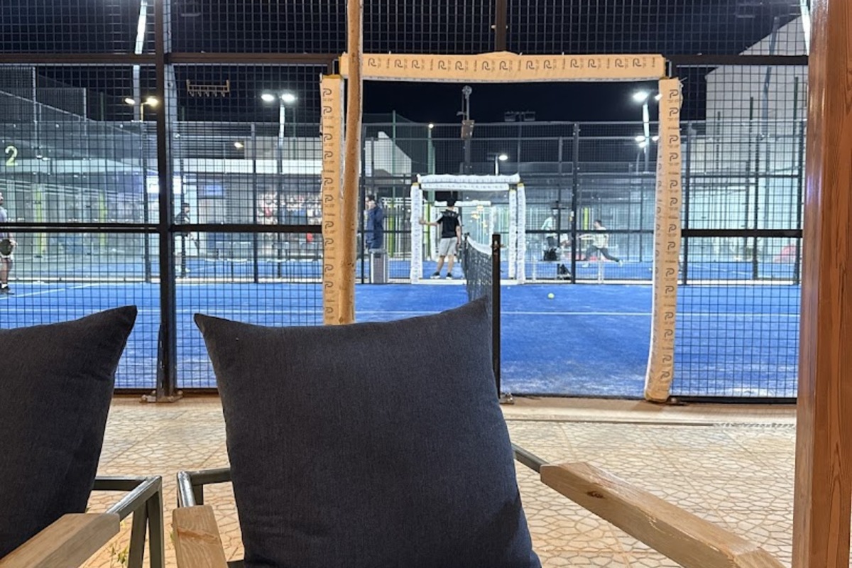 Hala Padel, Hail (2)
