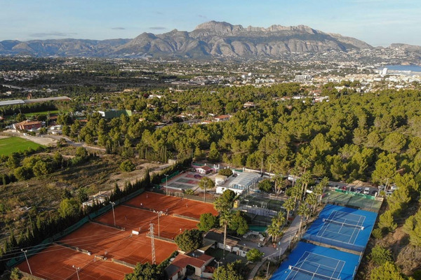 IQL Tennis & Padel Club