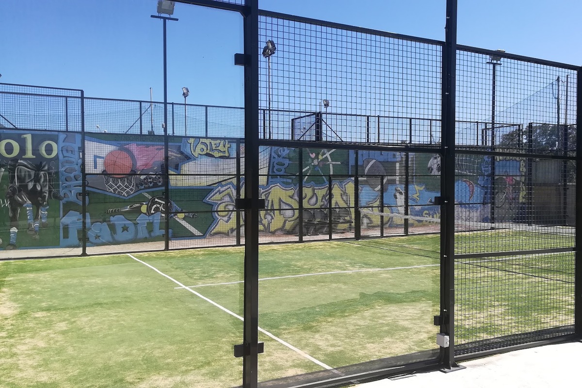 Pistas Deportivas Adyol, La Línea de la Concepción (2)