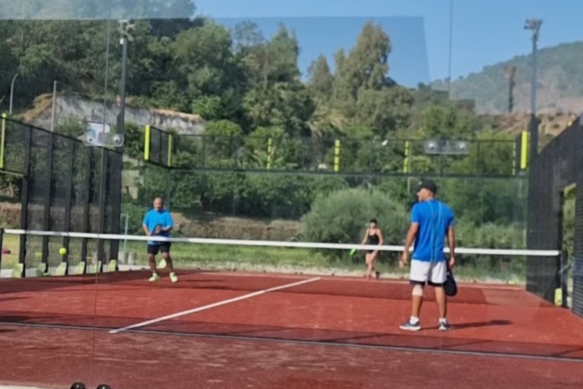 Fénix Sports Center, Brolo (2)