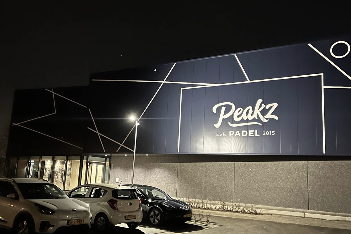 Peakz Padel Eindhoven Vijfkamplaan