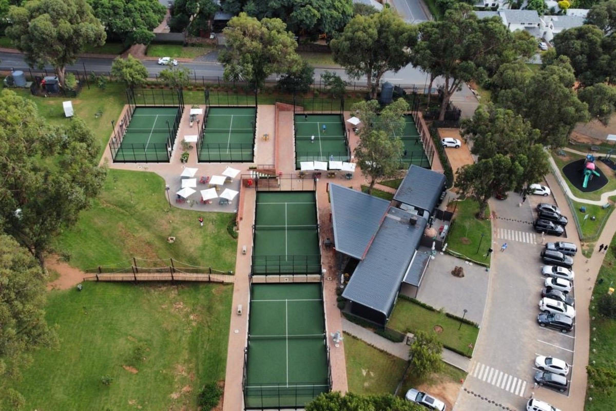 Padel and Social Club James and Ethel Gray