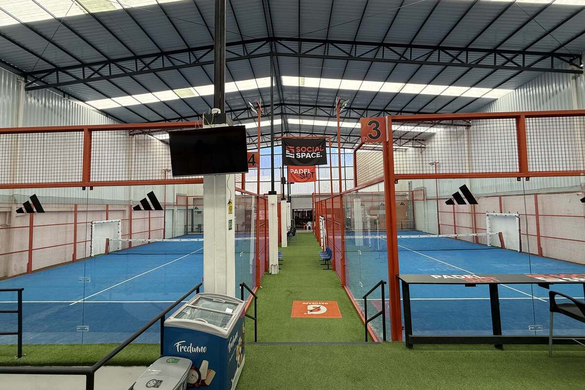 Social Space - Padel Shot